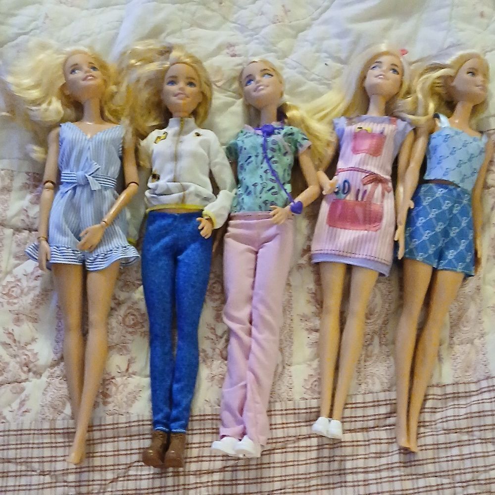 Barbies   - Picture 2 of 4